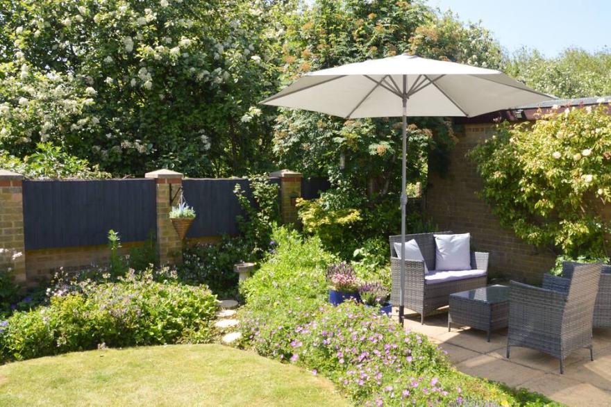 WADDLING DUCKS, pet friendly, with a garden in Hunstanton