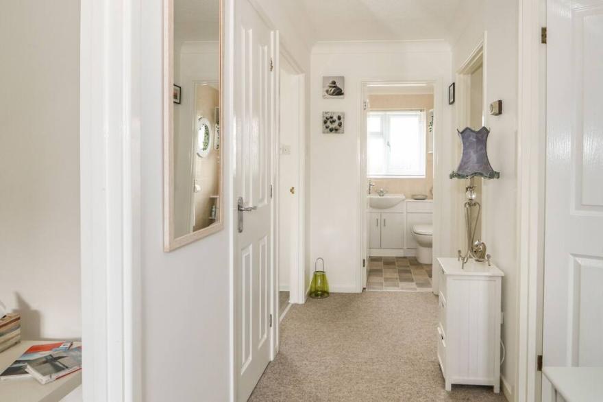 WADDLING DUCKS, pet friendly, with a garden in Hunstanton