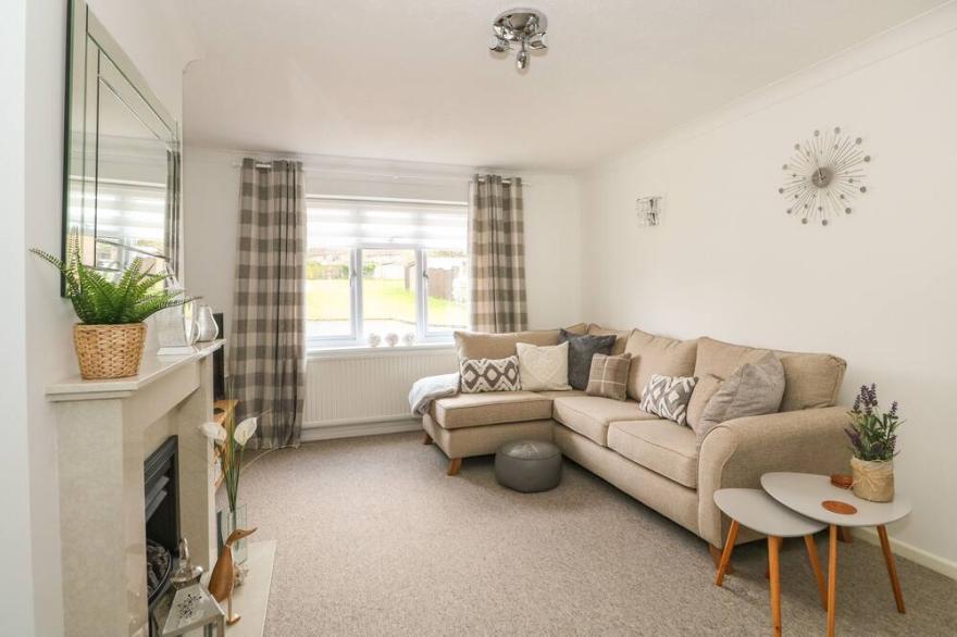 WADDLING DUCKS, pet friendly, with a garden in Hunstanton