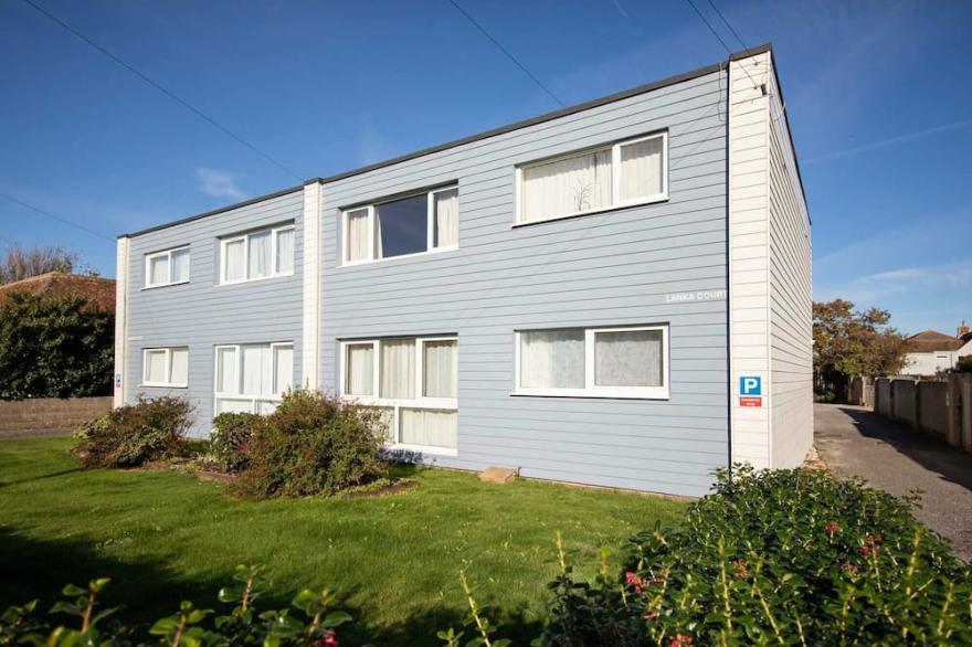 Sunny & Modern Nr Beach & Village w Parking