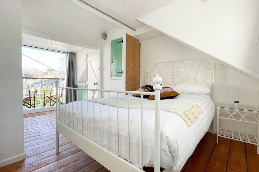 Beautiful Cottage with Sea Views Over Looe
