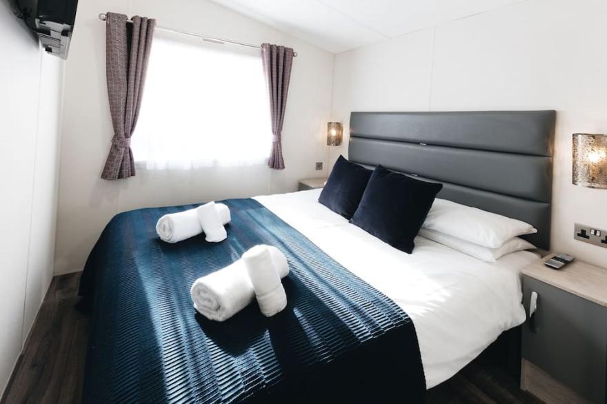 A superior lodge 3 that sleeps 8 guests  in 3 bedrooms