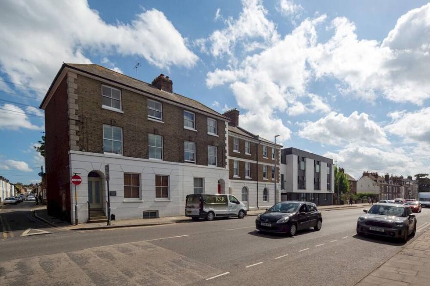 Pass the Keys | Perfect 1-bed base in Canterbury with Parking