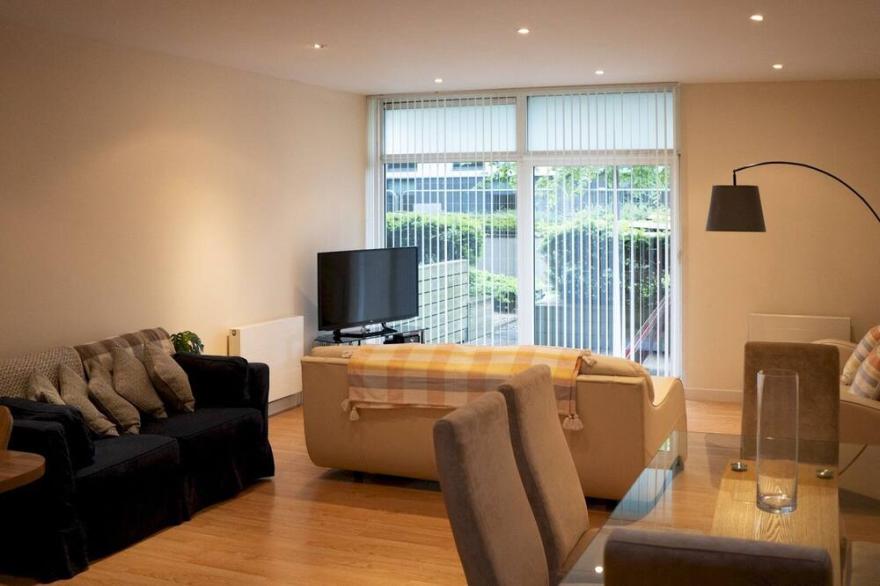 Pass the Keys | Spacious Family 2-bed GF Sleeps 6 with Parking