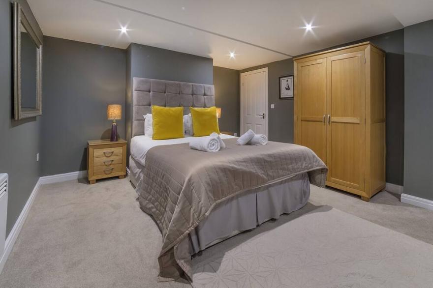 Gillygate Boutique Apartment - sleeps 4 guests  in 1 bedroom