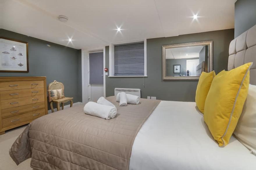 Gillygate Boutique Apartment - sleeps 4 guests  in 1 bedroom