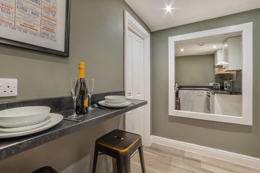 Gillygate Boutique Apartment - sleeps 4 guests  in 1 bedroom