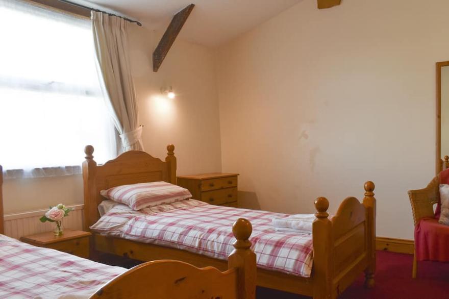 2 bedroom accommodation in Staithes, near Whitby
