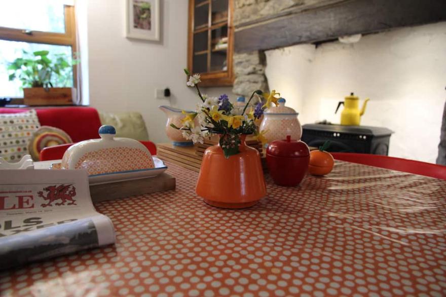 Spacious family house, 5 min drive to Zipworld, & Snowdonia National Park