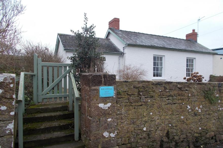 Beautiful cottage in the heart of Manorbier. Part of the Chateau Manorbier Estate