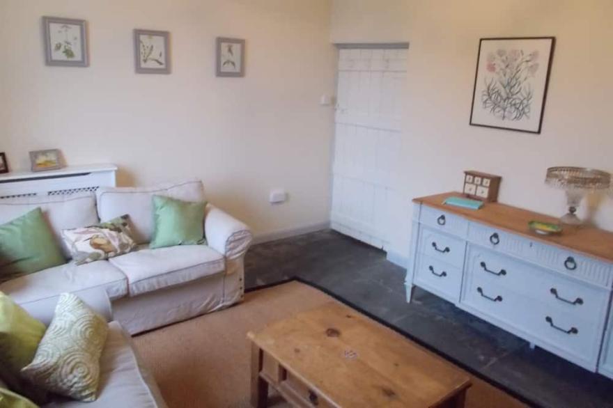 Beautiful cottage in the heart of Manorbier. Part of the Chateau Manorbier Estate