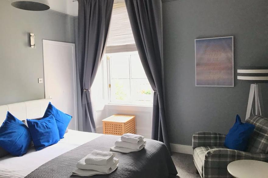 Spacious Upper Villa Apartment In Bishopton, Glasgow Commuter Village