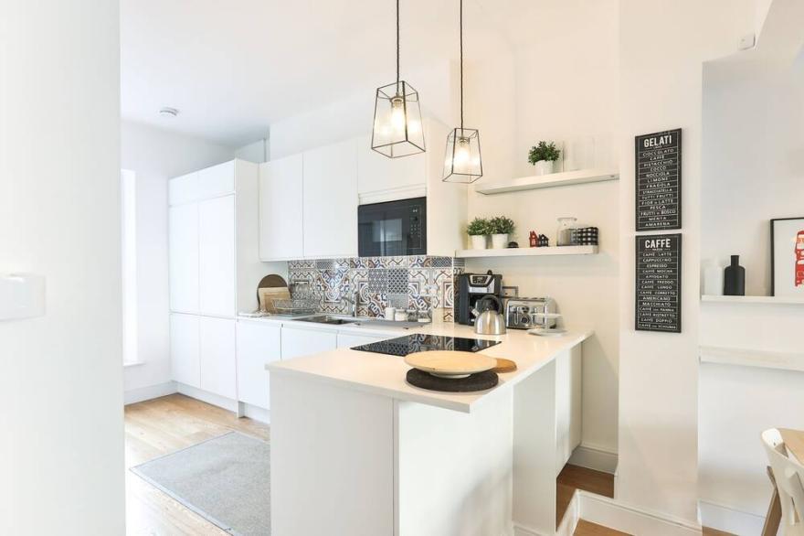 Bright and cozy apartment in Notting Hill.