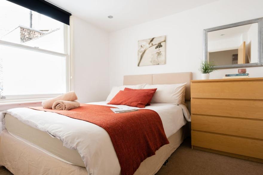 Classic 2 Bed, Ground Floor  * Fantastic Central Location *