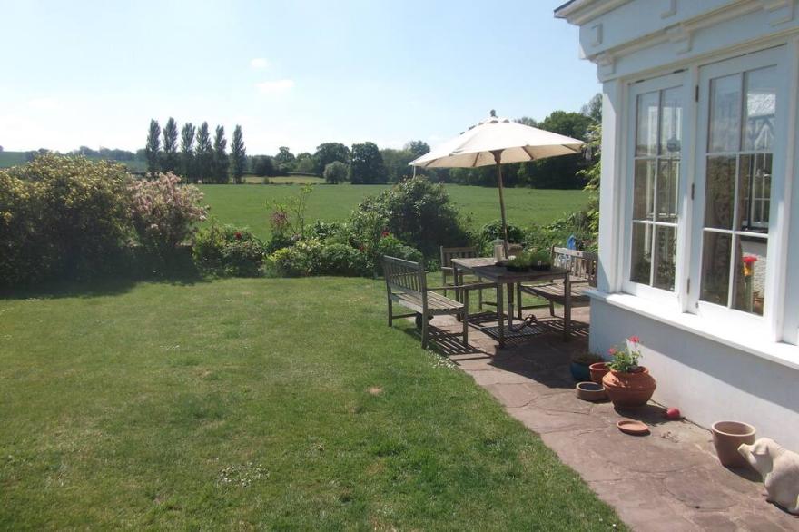 Rectory Cottage - Sleeps 4, Dogs Welcome, Perfect for Families
