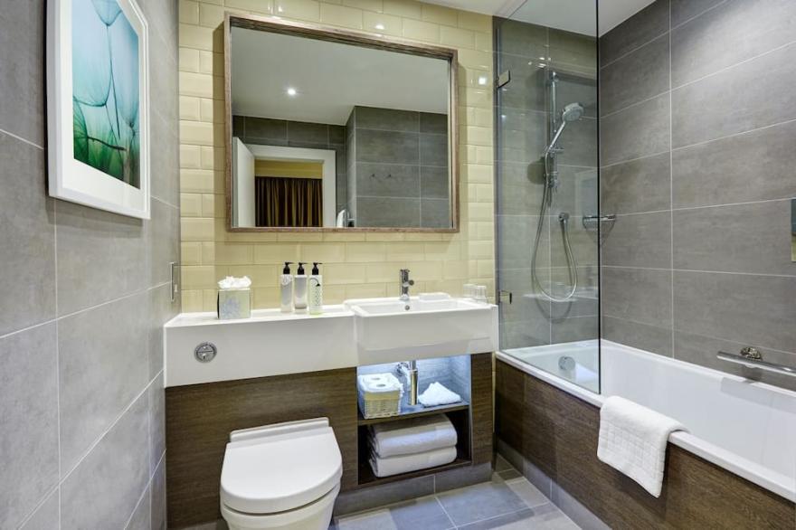 Lovely Suite in London | Complimentary Breakfast Buffet + Fitness Centre On-Site