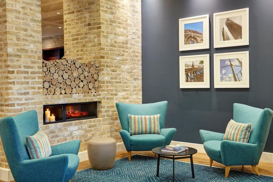 Lovely Suite in London | Complimentary Breakfast Buffet + Fitness Centre On-Site