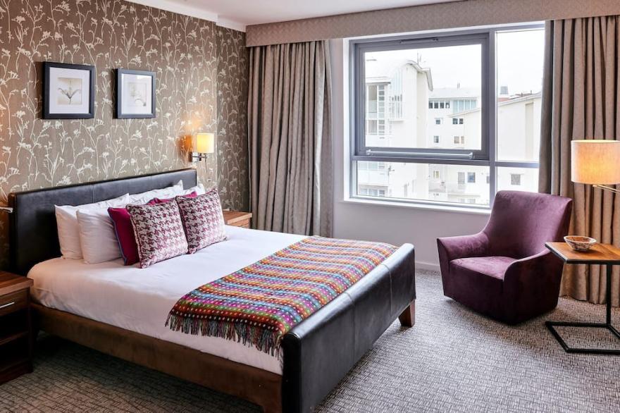 Studio Suite Near River Mersey | Free Wi-Fi + Fitness Centre On-Site