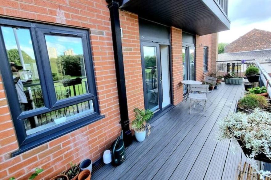 Luxury 2-Bedroom Service Apartment with Balcony