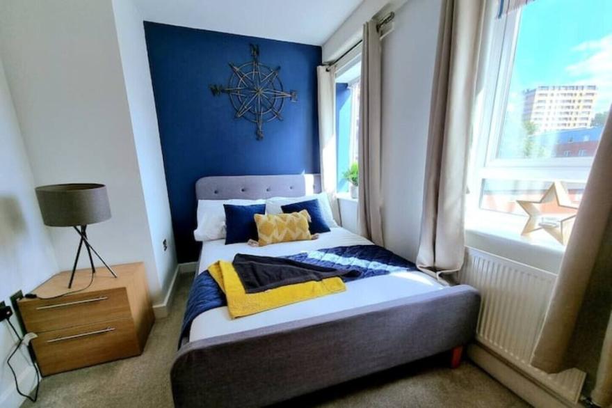 Luxury 2-Bedroom Service Apartment with Balcony