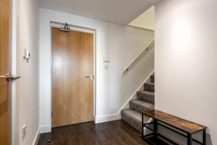 Contemporary 2 Bed Riverside Apartment, Rotherham