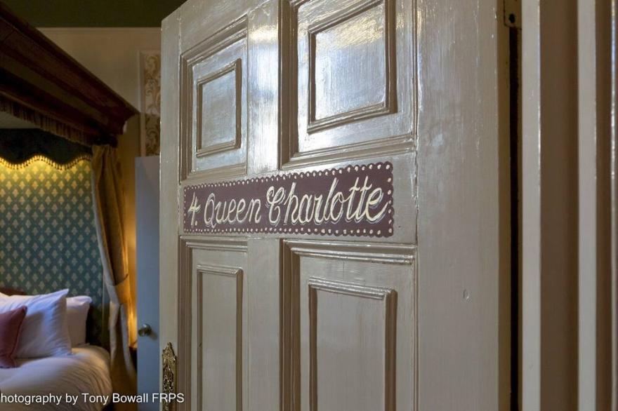 Pass the Keys | The beautiful Queen Charlotte Suite