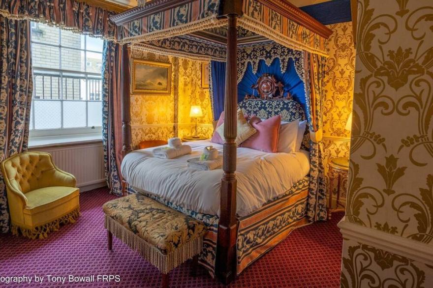 Pass the Keys | The adventurous Octavius Suite