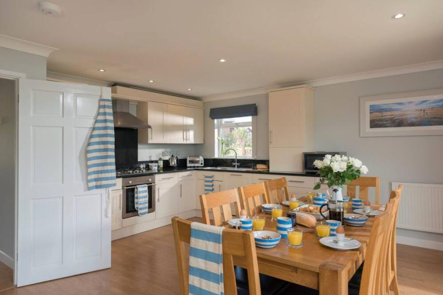 Retallack Resort Fistral Hot Tub, waterside house