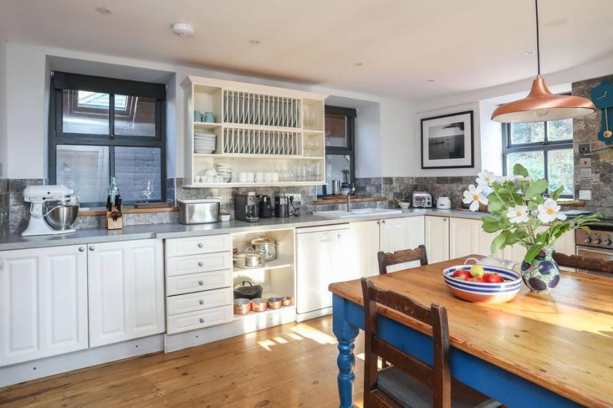 PLAS ELYN, pet friendly, luxury holiday cottage in Beaumaris