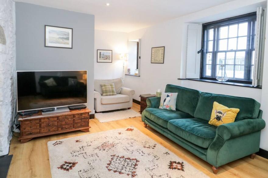SEA CHEST, pet friendly, character holiday cottage in Conwy