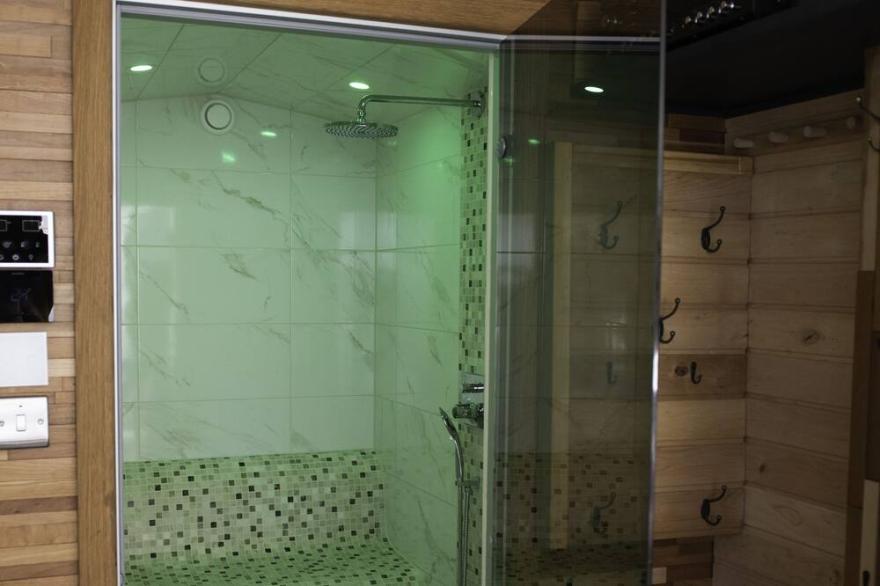 1 Bedroom Guest House with Steam Room and Sauna