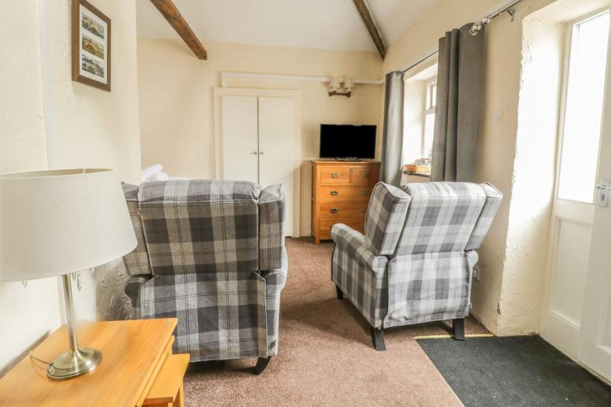 MEWS STUDIO COTTAGE 5, pet friendly, with a garden in Braithwaite