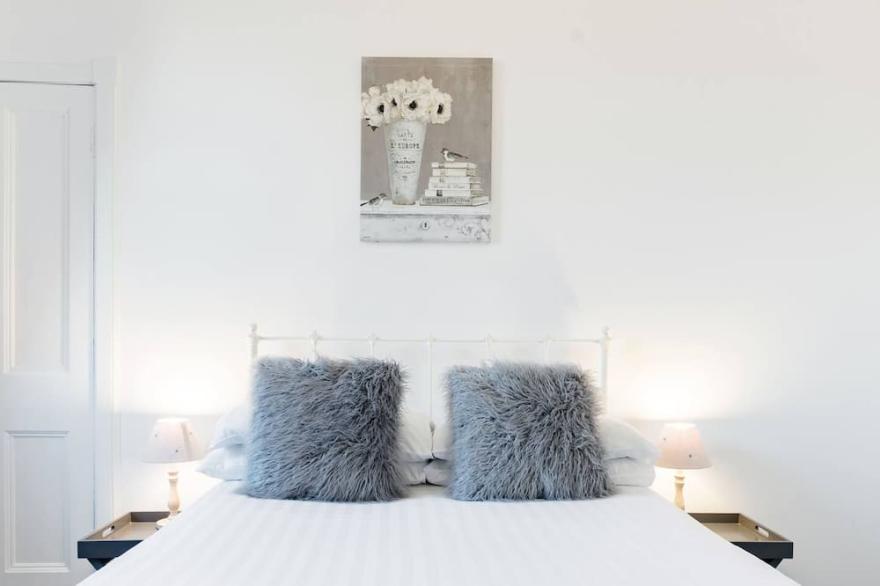 5*Beautiful&Vintage, spacious in chic location!