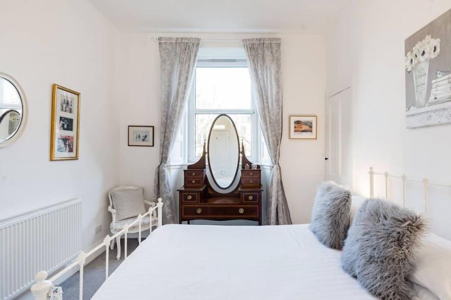 5*Beautiful&Vintage, spacious in chic location!
