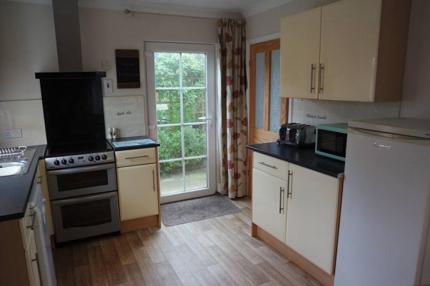 An attractive, pet friendly cottage, with enclosed south facing garden.