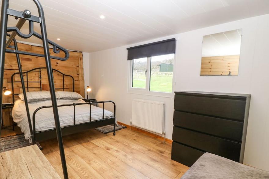 GWEL Y MOEL, pet friendly, character holiday cottage in Waunfawr