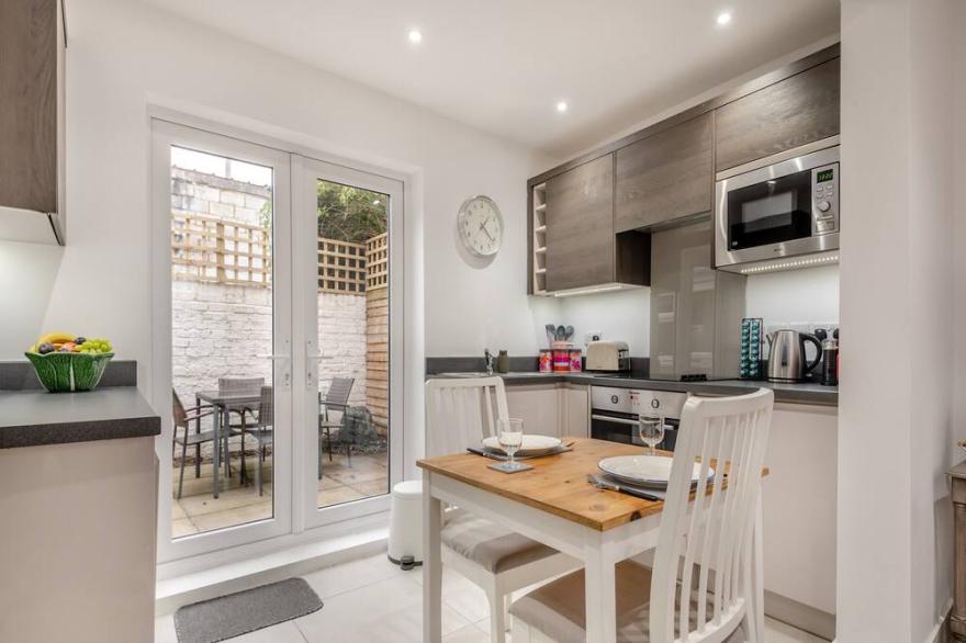 2 bedroom accommodation in Cheltenham