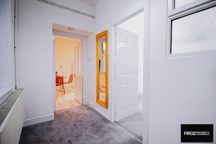 2 bed 2 bathroom premium contractor house near Surrey