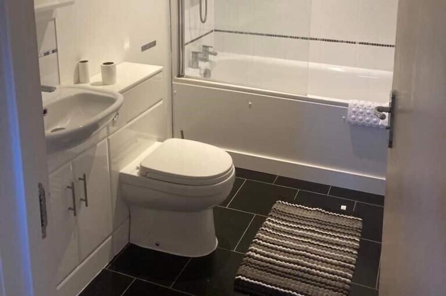1 Bedroom Lodge in Grounds of Miskin Manor