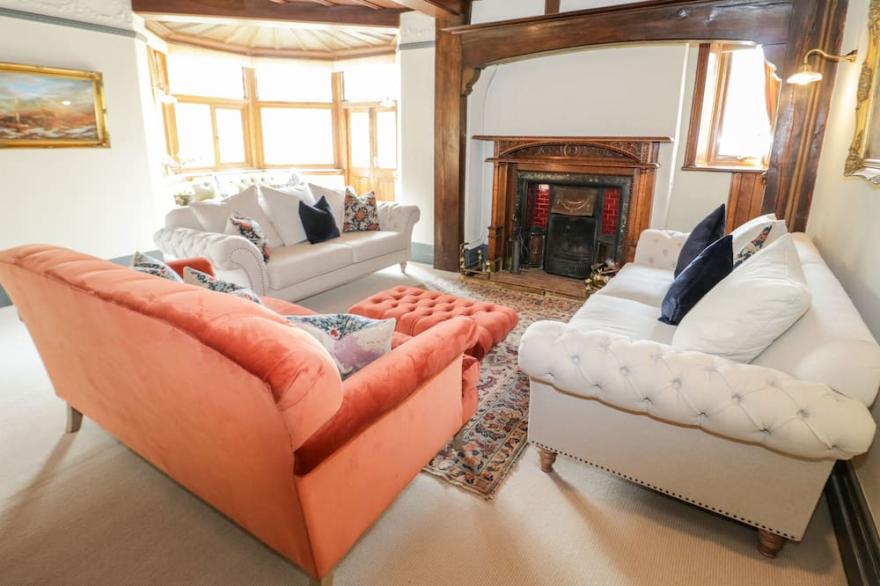 GWERN BORTER MANOR, pet friendly, character holiday cottage in Conwy