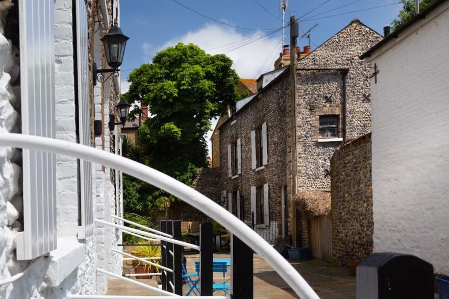 Sandpiper Cottage By The Sea. Easter Offers !
