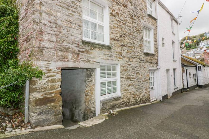 THE LOOKOUT, pet friendly, country holiday cottage in Polruan