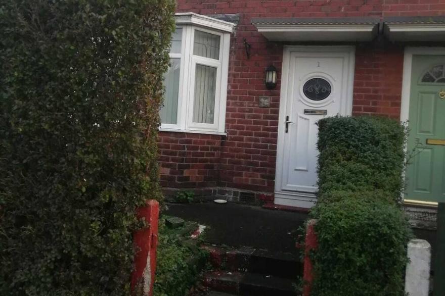 Cheerful Home with Free Parking on the Road
