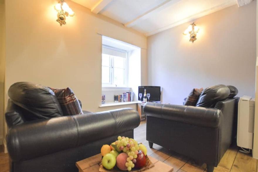Larch Cottage - Two Bedroom House, Sleeps 3