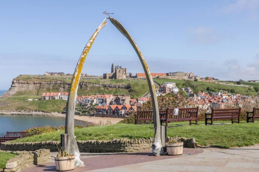 HAGSTONE COTTAGE, pet friendly, luxury holiday cottage in Whitby