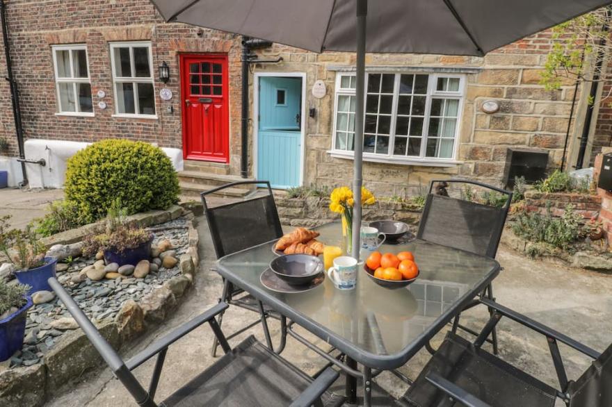 HAGSTONE COTTAGE, pet friendly, luxury holiday cottage in Whitby