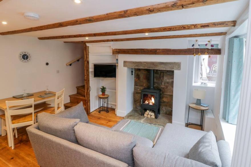 HAGSTONE COTTAGE, pet friendly, luxury holiday cottage in Whitby