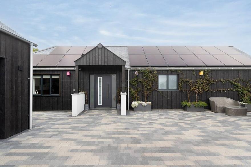 5 bedroom accommodation in Crowntown, near Helston