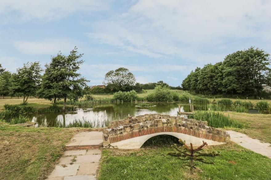 POND VIEW, family friendly, character holiday cottage in Thirsk