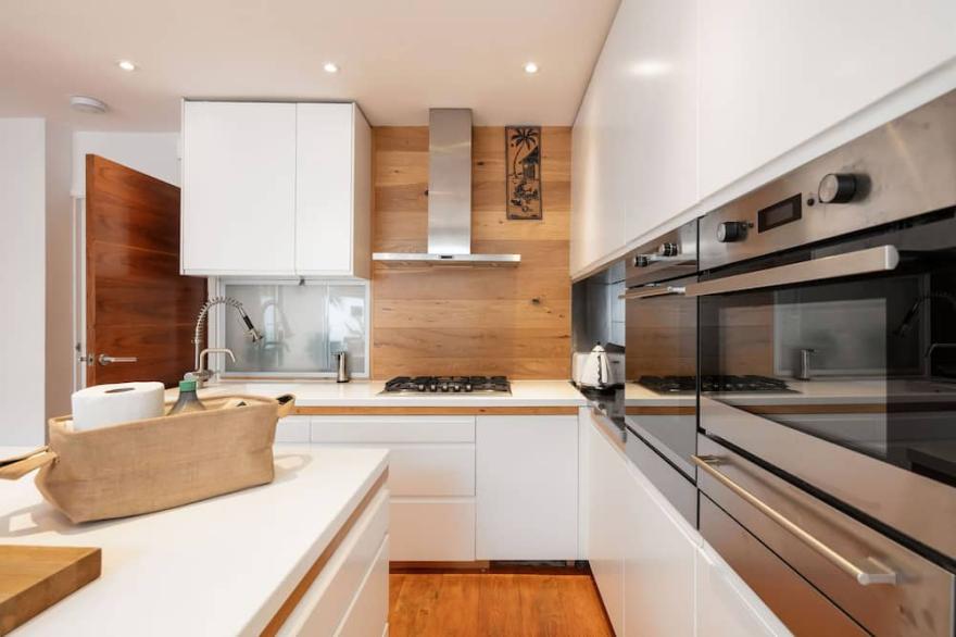 Escape London in London - Wanstead village - Dove house - hottub and gym!